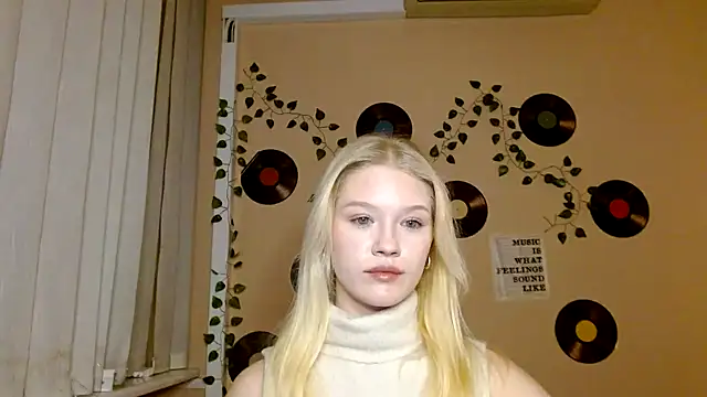 Aria  Moon online show from 17, 12, 2025