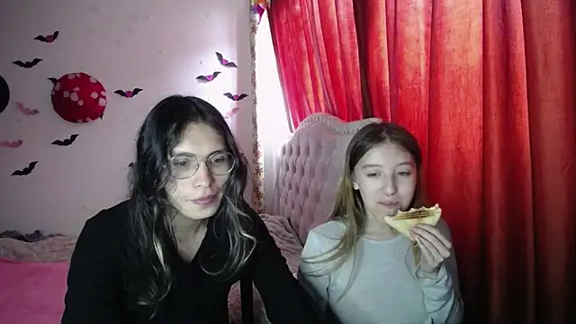 Briar y Blair online show from 6, 4, 2026