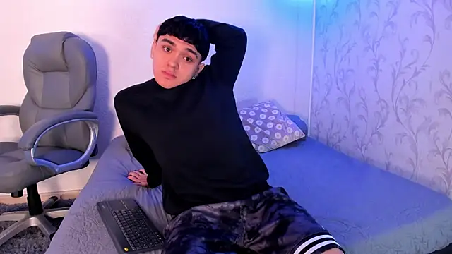  TaylorBlack online show from 22, 12, 2025