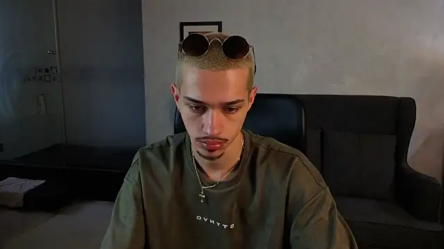 Snapshot of KaydenDrew chatting on 1, 4, 2026 KaydenDrew online show from 1, 4, 2026