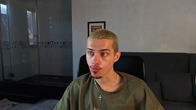 Snapshot of KaydenDrew chatting on 6, 4, 2026 KaydenDrew online show from 6, 4, 2026