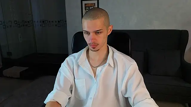 Snapshot of KaydenDrew chatting on 8, 4, 2026 KaydenDrew online show from 8, 4, 2026