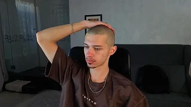 Snapshot of KaydenDrew chatting on 9, 4, 2026 KaydenDrew online show from 9, 4, 2026