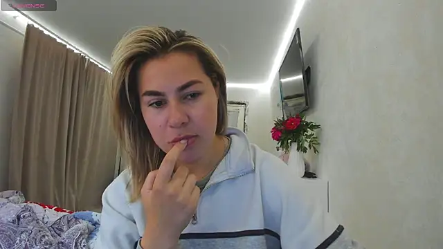 Snapshot of Roxi_Joy chatting on 27, 5, 2026 Roxi Joy online show from 27, 5, 2026