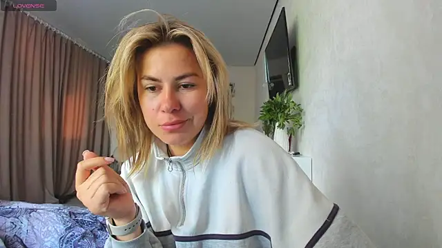 Snapshot of Roxi_Joy chatting on 28, 5, 2026 Roxi Joy online show from 28, 5, 2026