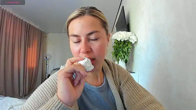 Snapshot of Roxi_Joy chatting on 1, 6, 2026 Roxi Joy online show from 1, 6, 2026