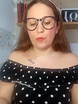 Snapshot of SofiEsteves chatting on 9, 6, 2026 SofiEsteves online show from 9, 6, 2026