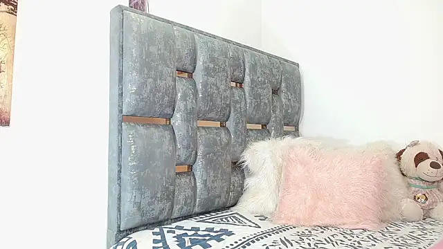 Snapshot of titania1502 chatting on 6, 1, 2026 titania1502 online show from 6, 1, 2026