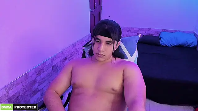 Snapshot of latinboyfit chatting on 2, 5, 2026 latinboyfit online show from 2, 5, 2026