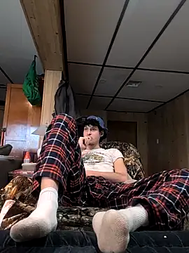 Snapshot of B8RHUNG chatting on 17, 12, 2025 B8RHUNG online show from 17, 12, 2025