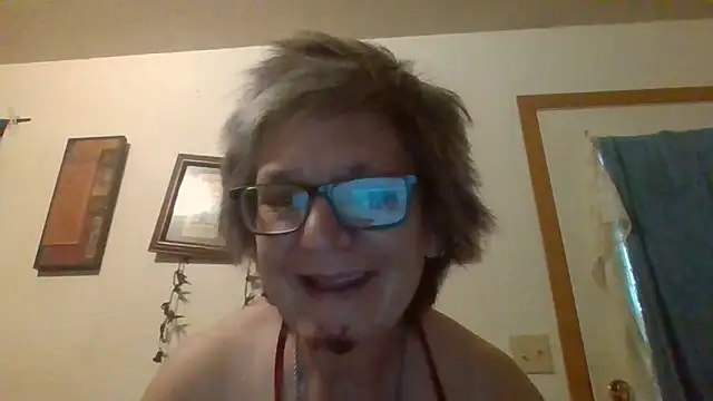 Snapshot of becky1111 chatting on 28, 5, 2026 becky1111 online show from 28, 5, 2026