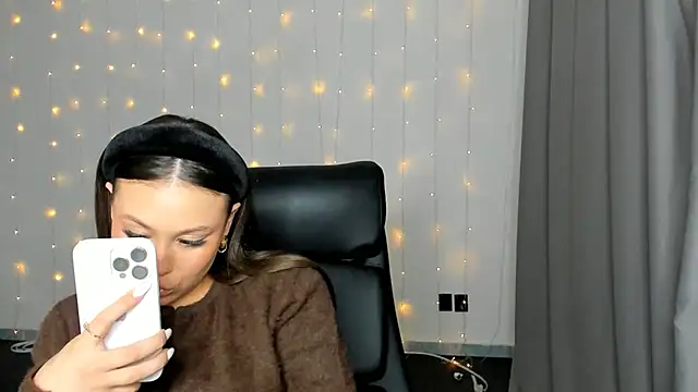 ArnitaAsma online show from 18, 12, 2025