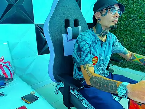 Snapshot of Boy_tatto77 chatting on 23, 7, 2026 Boy tatto77 online show from 23, 7, 2026