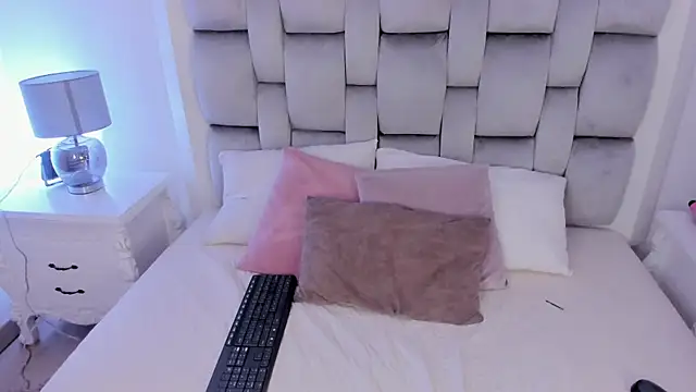 amber  ferrera online show from 25, 3, 2026