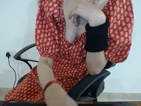 Snapshot of Farhana_beautyfull chatting on 6, 1, 2026 Farhana beautyfull online show from 6, 1, 2026