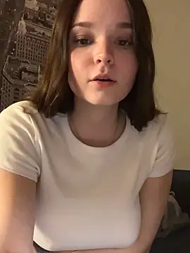 Snapshot of ElenaMariee chatting on 20, 12, 2025 ElenaMariee online show from 20, 12, 2025