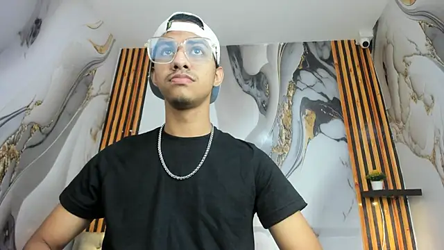 Snapshot of Victor_LatinBoy chatting on 1, 2, 2026 Victor LatinBoy online show from 1, 2, 2026