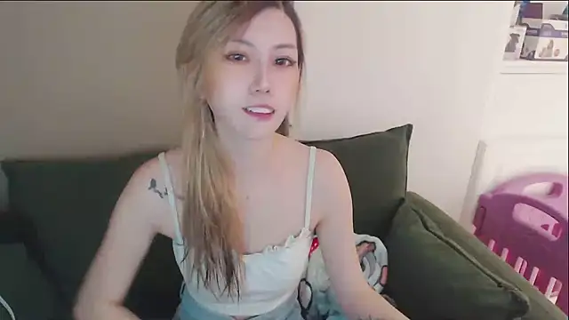 Snapshot of whitecat13 chatting on 25, 5, 2026 whitecat13 online show from 25, 5, 2026