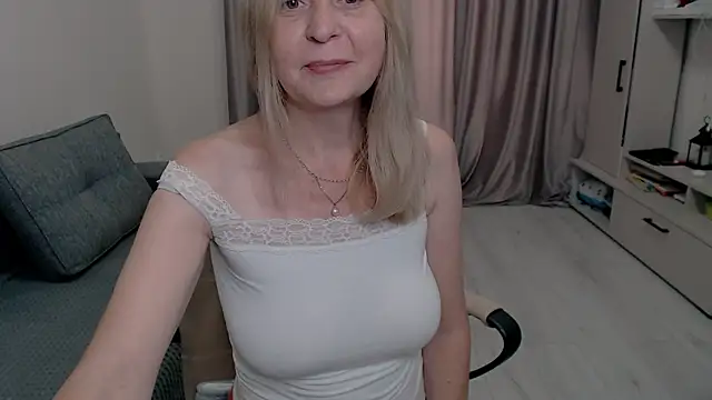 Snapshot of MiLenaMilf chatting on 5, 8, 2026 MiLenaMilf online show from 5, 8, 2026