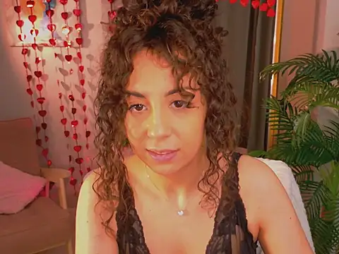 Snapshot of curly_jade chatting on 17, 2, 2026 curly jade online show from 17, 2, 2026