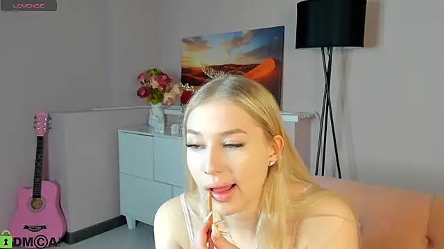 ChloeAlba online show from 25, 4, 2026