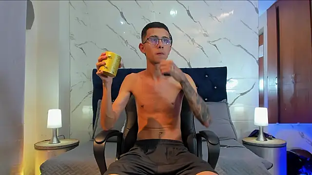 Snapshot of asher_lux chatting on 20, 2, 2026 asher lux online show from 20, 2, 2026