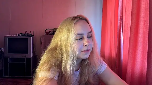 Snapshot of ZoraDearmon chatting on 3, 8, 2026 ZoraDearmon online show from 3, 8, 2026