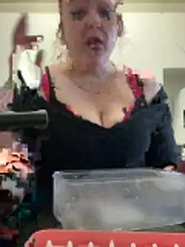 KittyCreamKisses online show from 1, 2, 2026