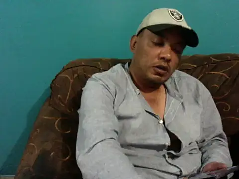 Snapshot of latinomoreno95 chatting on 27, 5, 2026 latinomoreno95 online show from 27, 5, 2026