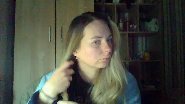 VikiLove765 online show from 11, 2, 2026