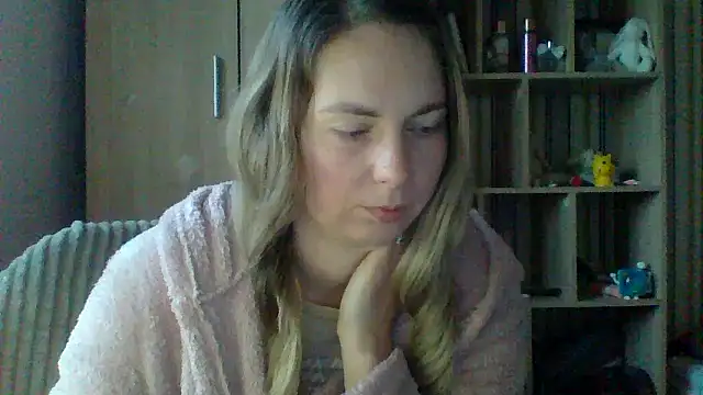 VikiLove765 online show from 28, 2, 2026