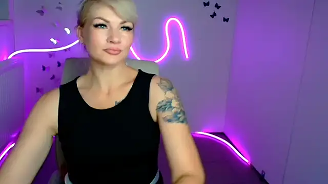Snapshot of Madonna_Fire chatting on 23, 7, 2026 Madonna Fire online show from 23, 7, 2026