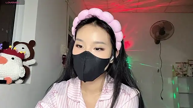Snapshot of Tieu-May chatting on 12, 5, 2026 Tieu-May online show from 12, 5, 2026