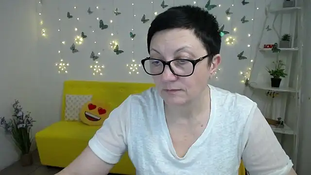 EmilyL0ve online show from 8, 3, 2026