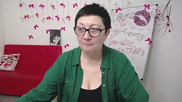 EmilyL0ve online show from 16, 3, 2026