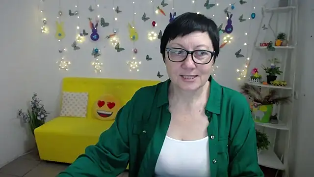 EmilyL0ve online show from 9, 4, 2026