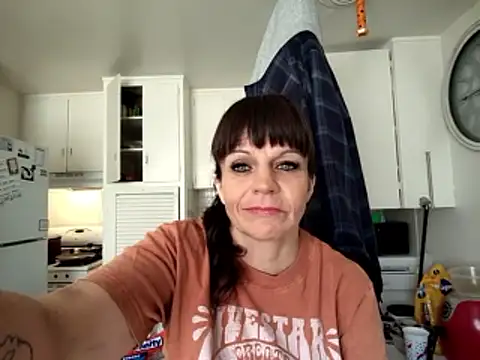Petitegreeneyez69 online show from 8, 6, 2026