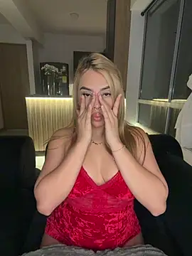 Snapshot of karymoron chatting on 4, 2, 2026 karymoron online show from 4, 2, 2026