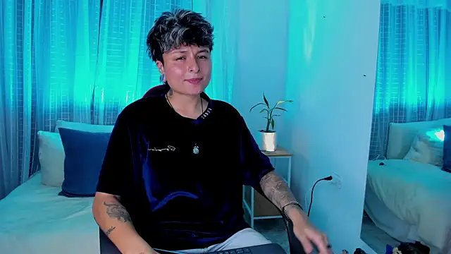 Zury Ramirez online show from 6, 4, 2026