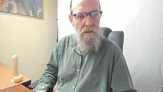 Snapshot of Uncle_Hottie chatting on 4, 3, 2026 Uncle Hottie online show from 4, 3, 2026
