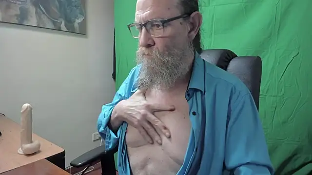 Snapshot of Uncle_Hottie chatting on 10, 3, 2026 Uncle Hottie online show from 10, 3, 2026