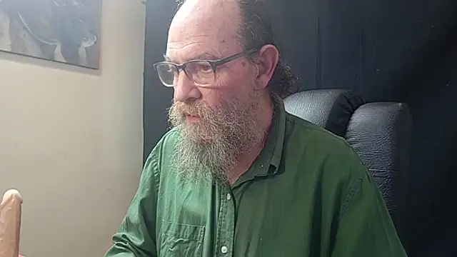 Snapshot of Uncle_Hottie chatting on 4, 4, 2026 Uncle Hottie online show from 4, 4, 2026
