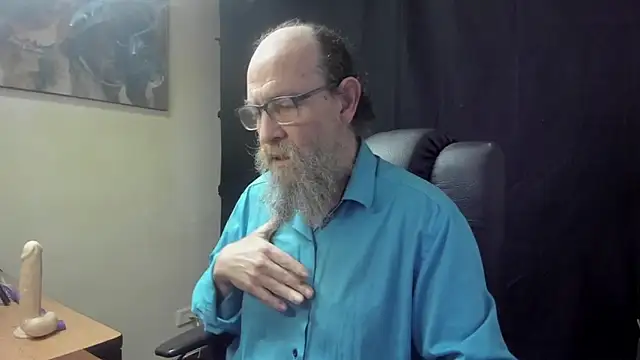 Snapshot of Uncle_Hottie chatting on 6, 4, 2026 Uncle Hottie online show from 6, 4, 2026