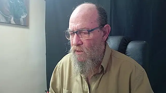 Snapshot of Uncle_Hottie chatting on 7, 4, 2026 Uncle Hottie online show from 7, 4, 2026