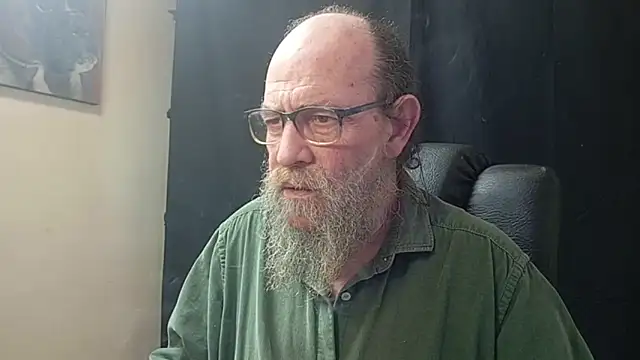 Snapshot of Uncle_Hottie chatting on 8, 4, 2026 Uncle Hottie online show from 8, 4, 2026