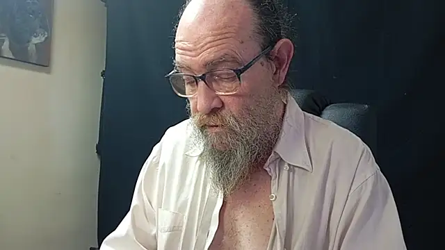 Snapshot of Uncle_Hottie chatting on 10, 4, 2026 Uncle Hottie online show from 10, 4, 2026