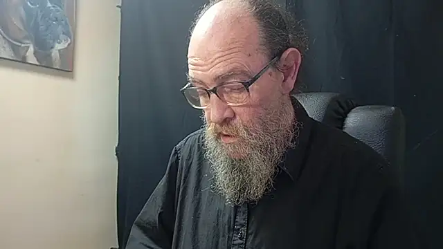 Snapshot of Uncle_Hottie chatting on 11, 4, 2026 Uncle Hottie online show from 11, 4, 2026