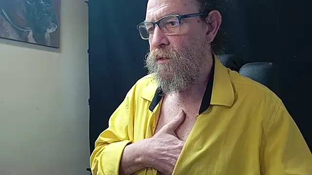 Snapshot of Uncle_Hottie chatting on 12, 4, 2026 Uncle Hottie online show from 12, 4, 2026