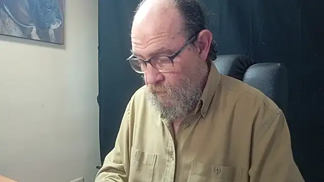 Snapshot of Uncle_Hottie chatting on 13, 4, 2026 Uncle Hottie online show from 13, 4, 2026