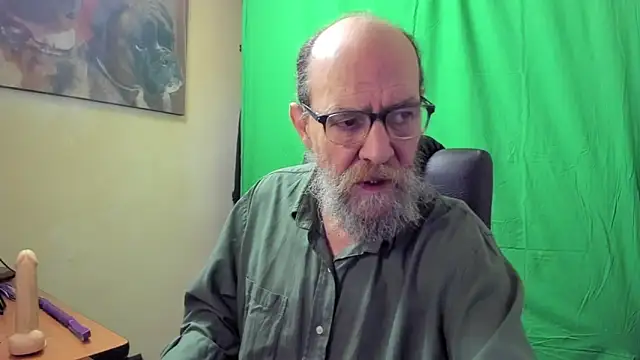 Snapshot of Uncle_Hottie chatting on 15, 4, 2026 Uncle Hottie online show from 15, 4, 2026
